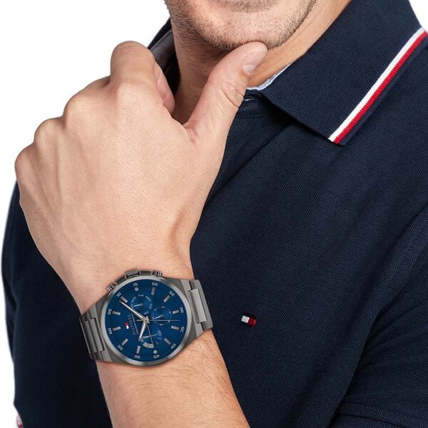 Tommy Hilfiger alternative view